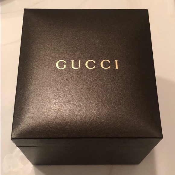 Gucci digital rubber strap watch - authentic - Picture 3 of 3